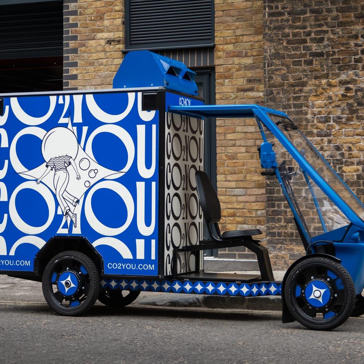 CO2 YOU electric delivery bike on a London street